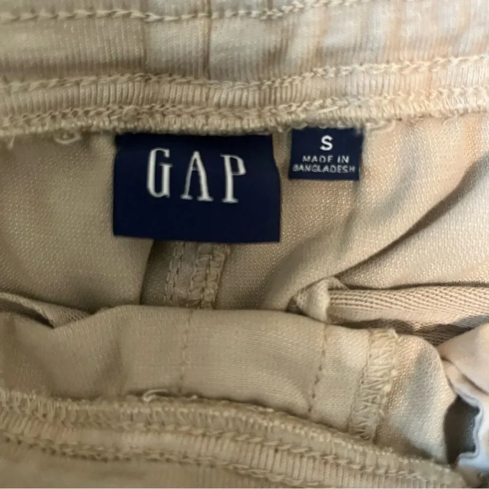GAP Tan Cargo Shorts with Elastic Waistband NWT